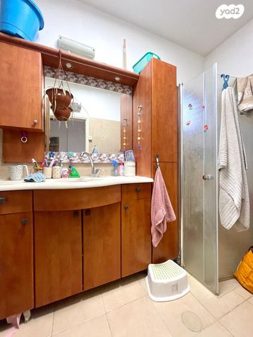 דירה, חיים סירני, אבני חן, רחובות