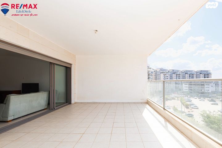 דירה, אהוד מנור, כפר יונה