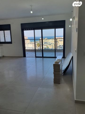 דירה, הרב הרצוג 6, נתניה