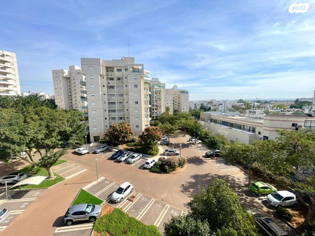 דירה, חיים סירני, אבני חן, רחובות