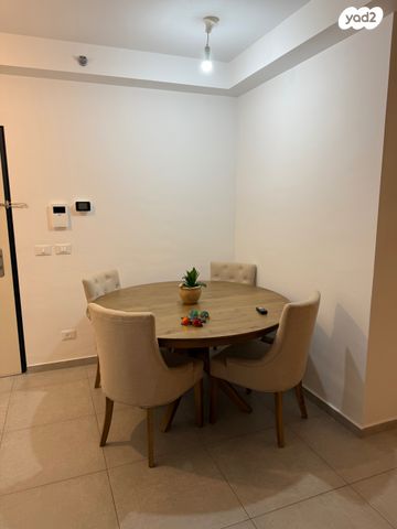 דירה, מרים בן פורת, נחלת יהודה, ראשון לציון