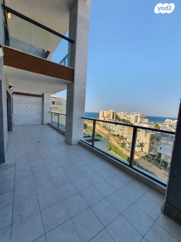 דירה, הרב הרצוג 6, נתניה