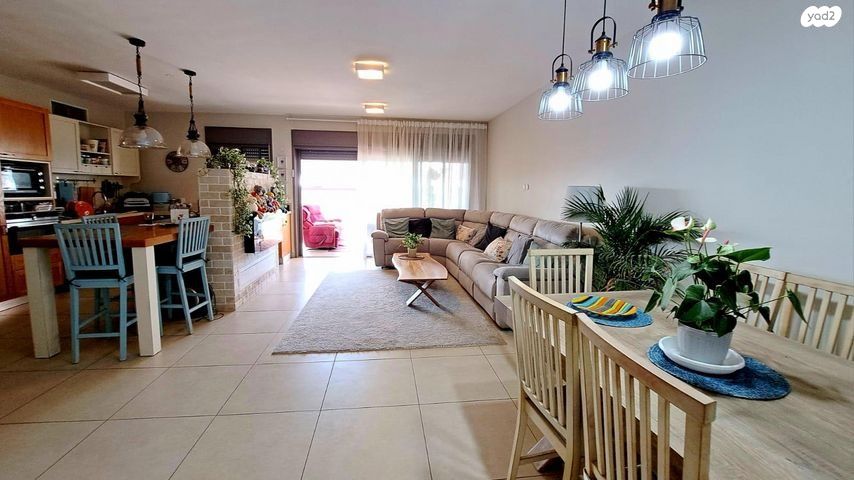 דירה, אהוד מנור, כפר יונה