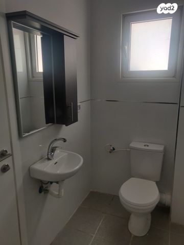 דירה, עולי הגרדום, שבעת המינים, דימונה