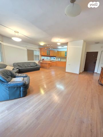 דירה, יהודה גורודיסקי, ג' / מרכז מזרח העיר, רחובות