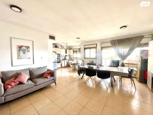 דירה, חיים סירני, אבני חן, רחובות