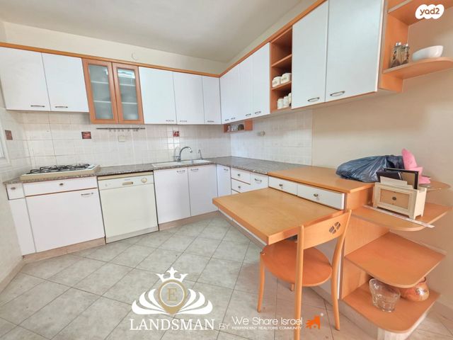 דירה, יעקב, ג' / מרכז מזרח העיר, רחובות