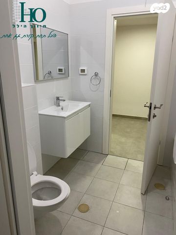 דירה, בקעת סיירים, שקמים ואגמים, אשקלון