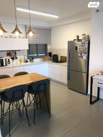 אריק לביא 16