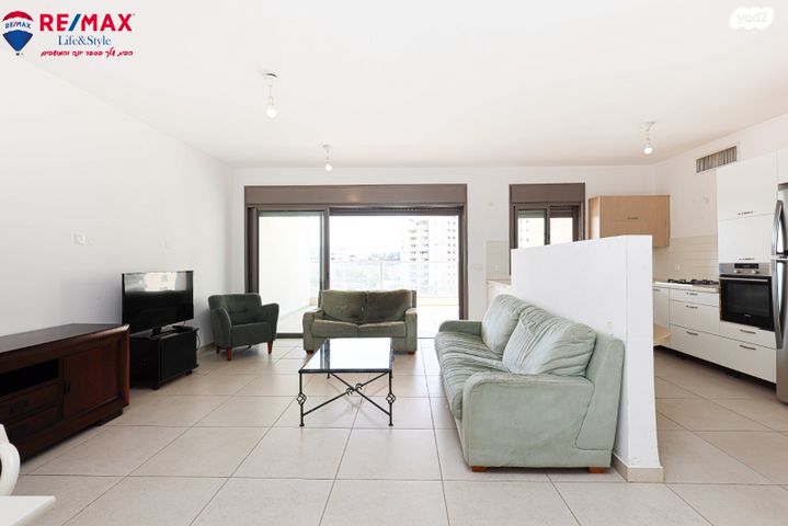 דירה, אהוד מנור, כפר יונה