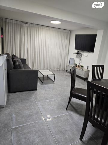 דירה, שדרות שלמה המלך 31, ממשלתית, לוד