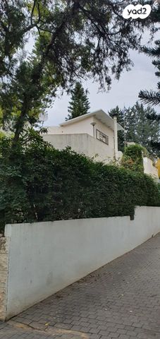 בית פרטי/ קוטג', אחים ליטוינסקי, קרית קריניצי, רמת גן