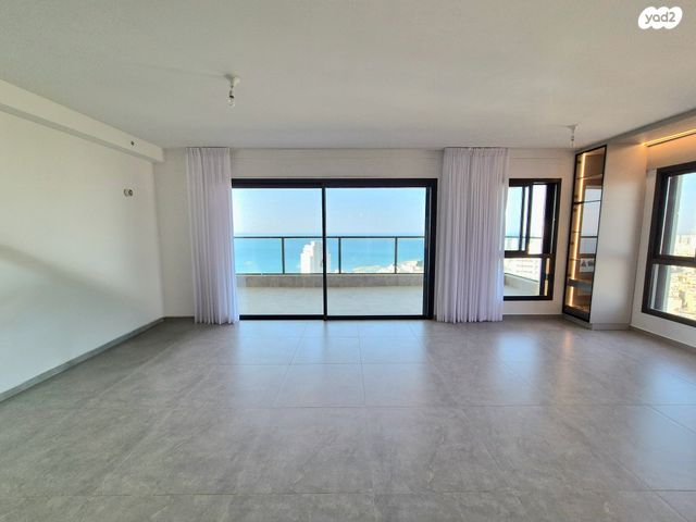 גג/ פנטהאוז, אמנון ליפקין שחק 5, נוף הטיילת, נתניה