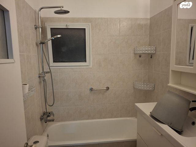 דירה, הרב עובדיה יוסף, רמב"ם, חדרה