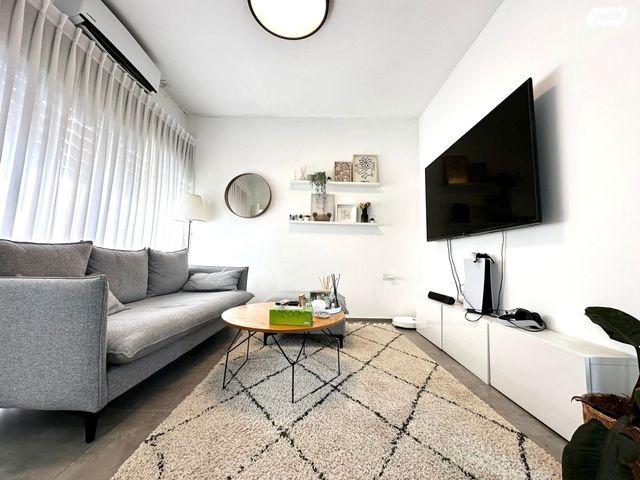 גג/ פנטהאוז, הצופית, מפדה אזרחי, חולון