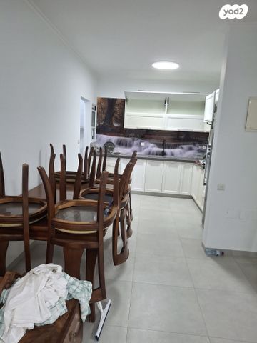 דירה, הרב עובדיה יוסף, רמב"ם, חדרה