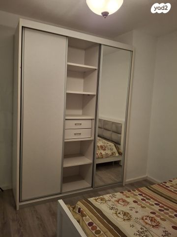 דירה, הרב עובדיה יוסף, רמב"ם, חדרה