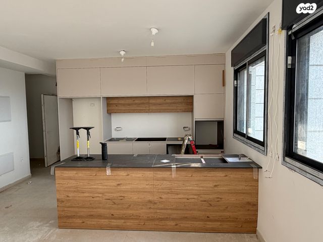 דירה, מניה שוחט, אור יהודה