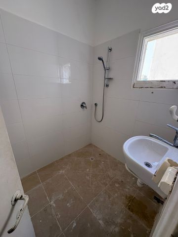 דירה, י"א באדר, נאות רחל, חולון