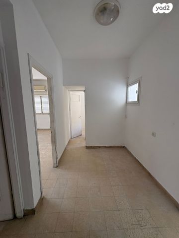 דירה, י"א באדר, נאות רחל, חולון