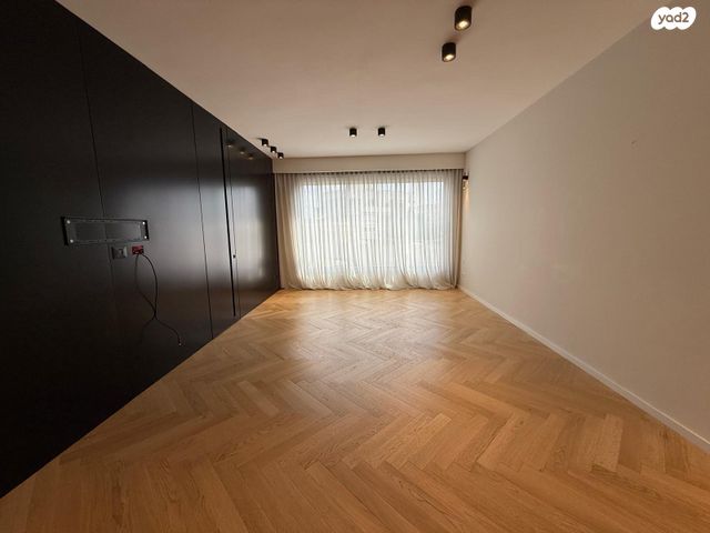 דירה, אנצו סירני, גבעת הרמבם, גבעתיים