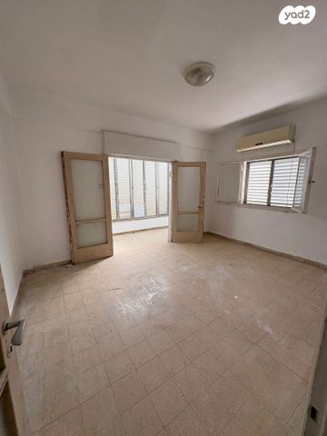 דירה, י"א באדר, נאות רחל, חולון