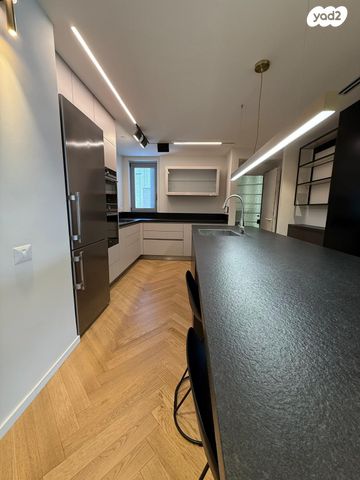 דירה, אנצו סירני, גבעת הרמבם, גבעתיים