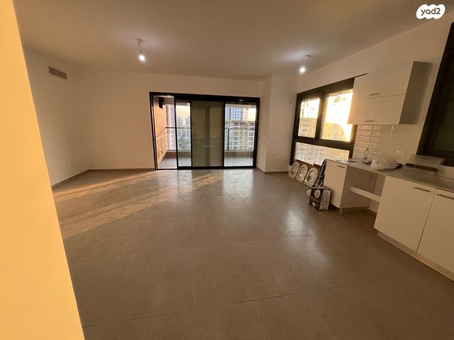 דירה, נעמי שמר, דרום חדש, פארק הים, בת ים