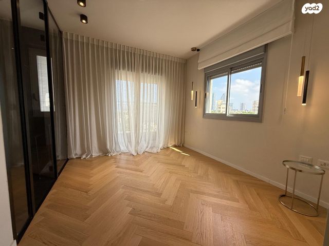 דירה, אנצו סירני, גבעת הרמבם, גבעתיים