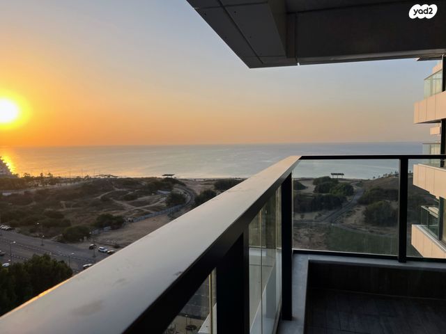 דירה, נעמי שמר, דרום חדש, פארק הים, בת ים