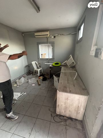 מחסנים, הנס מולר, אזור תעשיה קרית ביאליק, אזור תעשיה צור שלום, קרית ביאליק