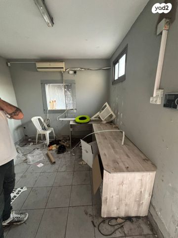 מחסנים, הנס מולר, אזור תעשיה קרית ביאליק, אזור תעשיה צור שלום, קרית ביאליק