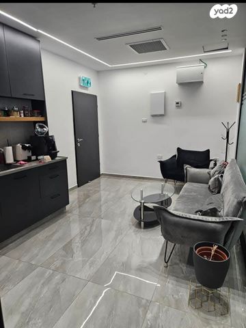 משרדים, הרב ניסנבאום 37, בת ים