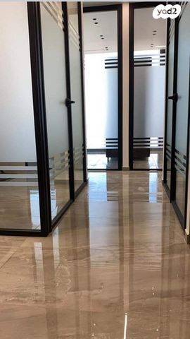 משרדים, הרב ניסנבאום 37, בת ים