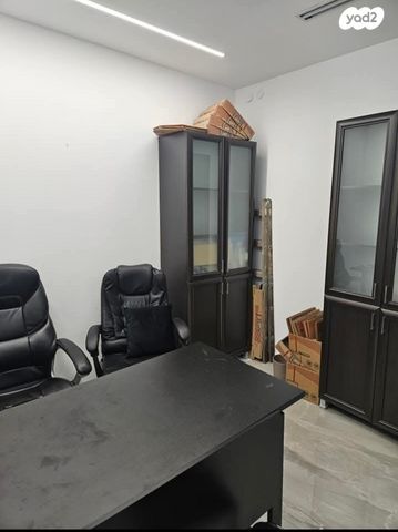 משרדים, הרב ניסנבאום 37, בת ים