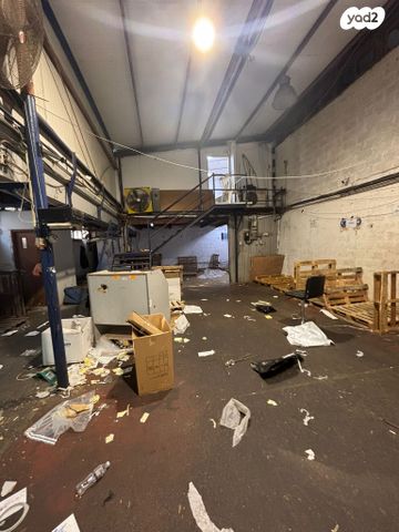 מחסנים, הנס מולר, אזור תעשיה קרית ביאליק, אזור תעשיה צור שלום, קרית ביאליק