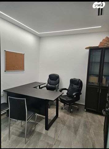 משרדים, הרב ניסנבאום 37, בת ים