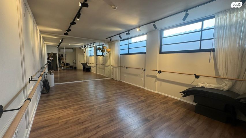 סטודיו, עמק החולה, הדרים, הדרים החדשה, כפר סבא