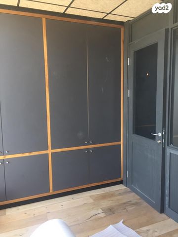 משרדים, הרב ניסנבאום 37, בת ים