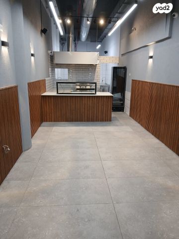 חנויות/ שטח מסחרי