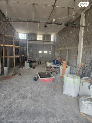 מבני תעשיה, אזור תעשיה ב, חולון