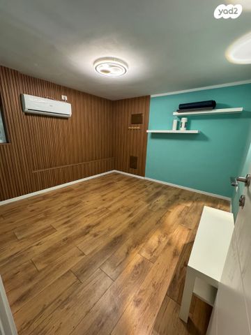 סטודיו, אורנים 1, גבעת שמואל