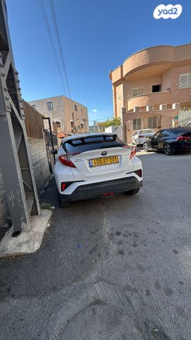 מודעת רכב טויוטה C-HR