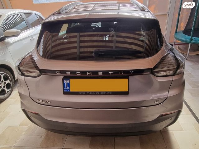 מודעת רכב ג׳ילי Geometry C