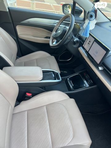 ג׳ילי Geometry C