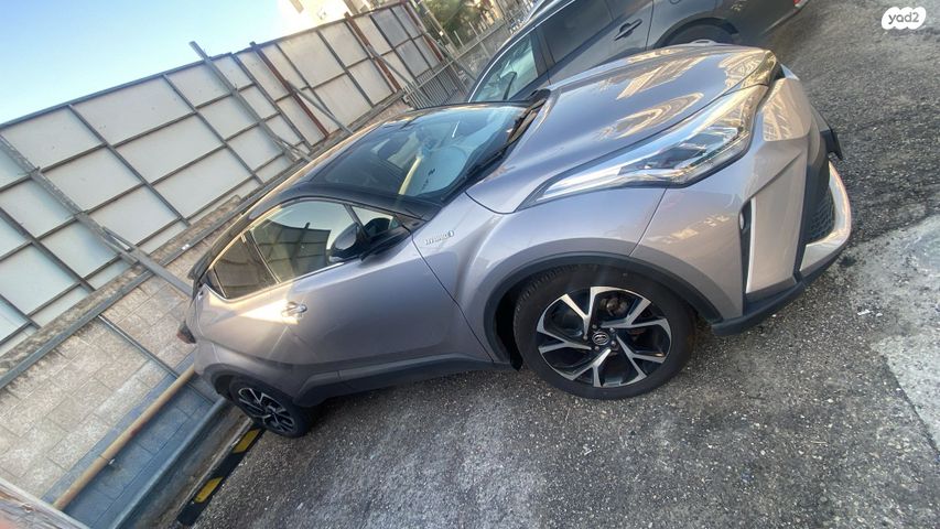 מודעת רכב טויוטה C-HR