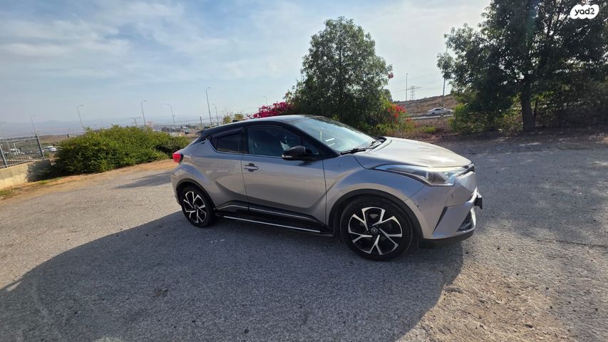מודעת רכב טויוטה C-HR
