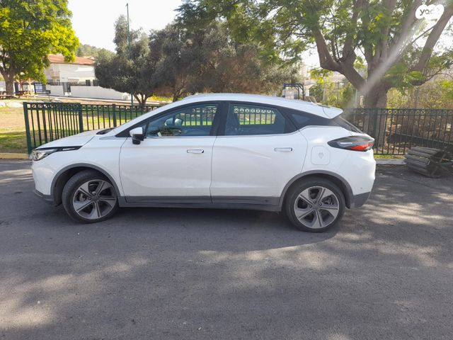 מודעת רכב ג׳ילי Geometry C