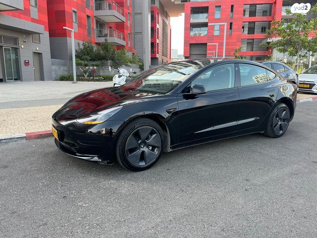 מודעת רכב טסלה מודל 3