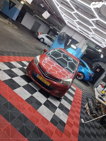 טויוטה יאריס